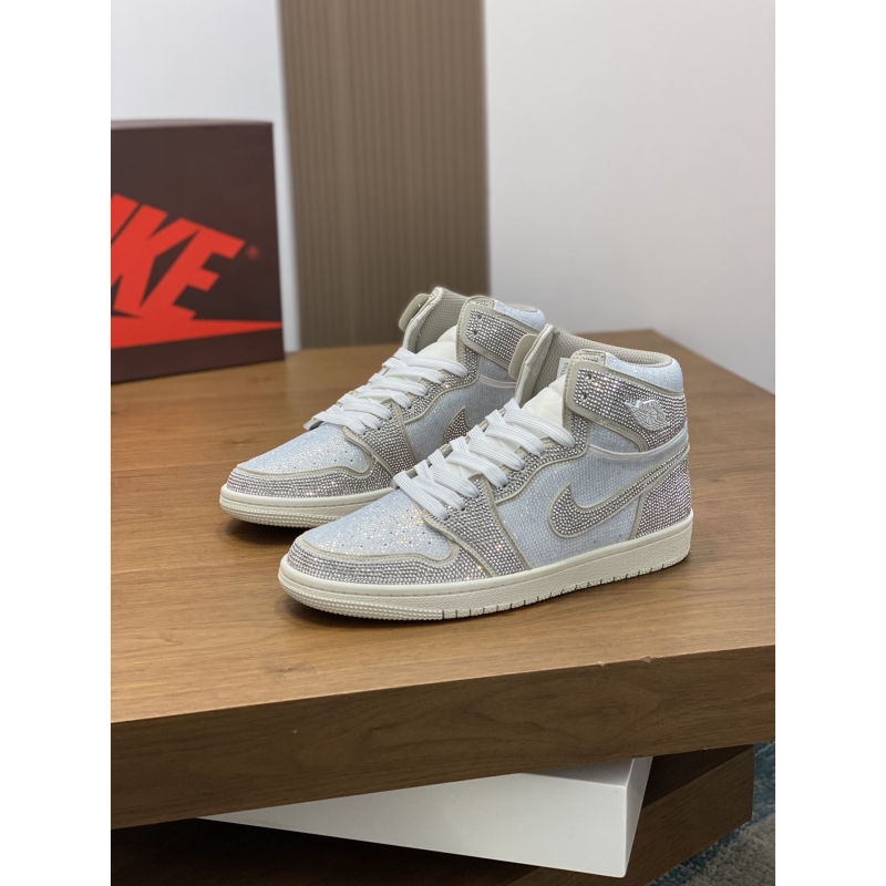 l**is V*t*n sneakers